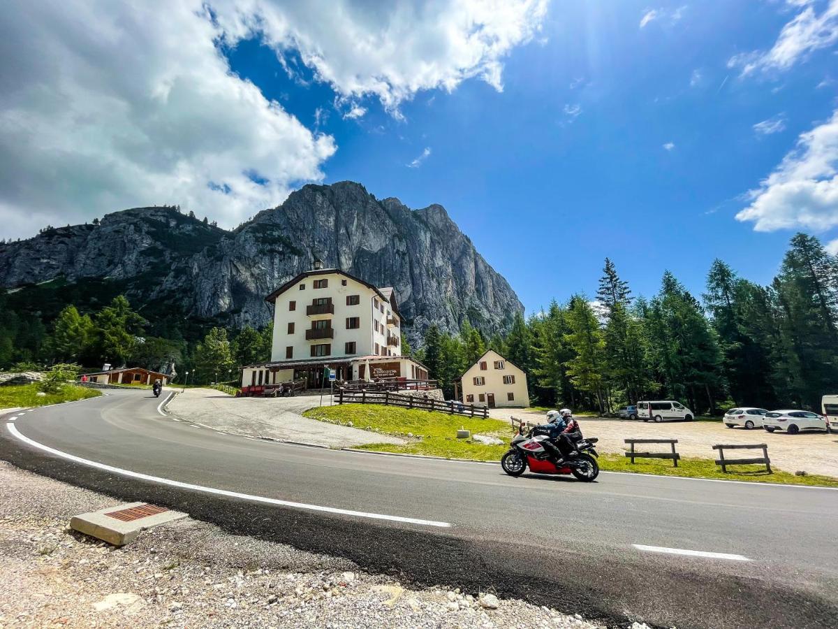 Hotel Al Sasso Di Stria Andraz Exterior photo